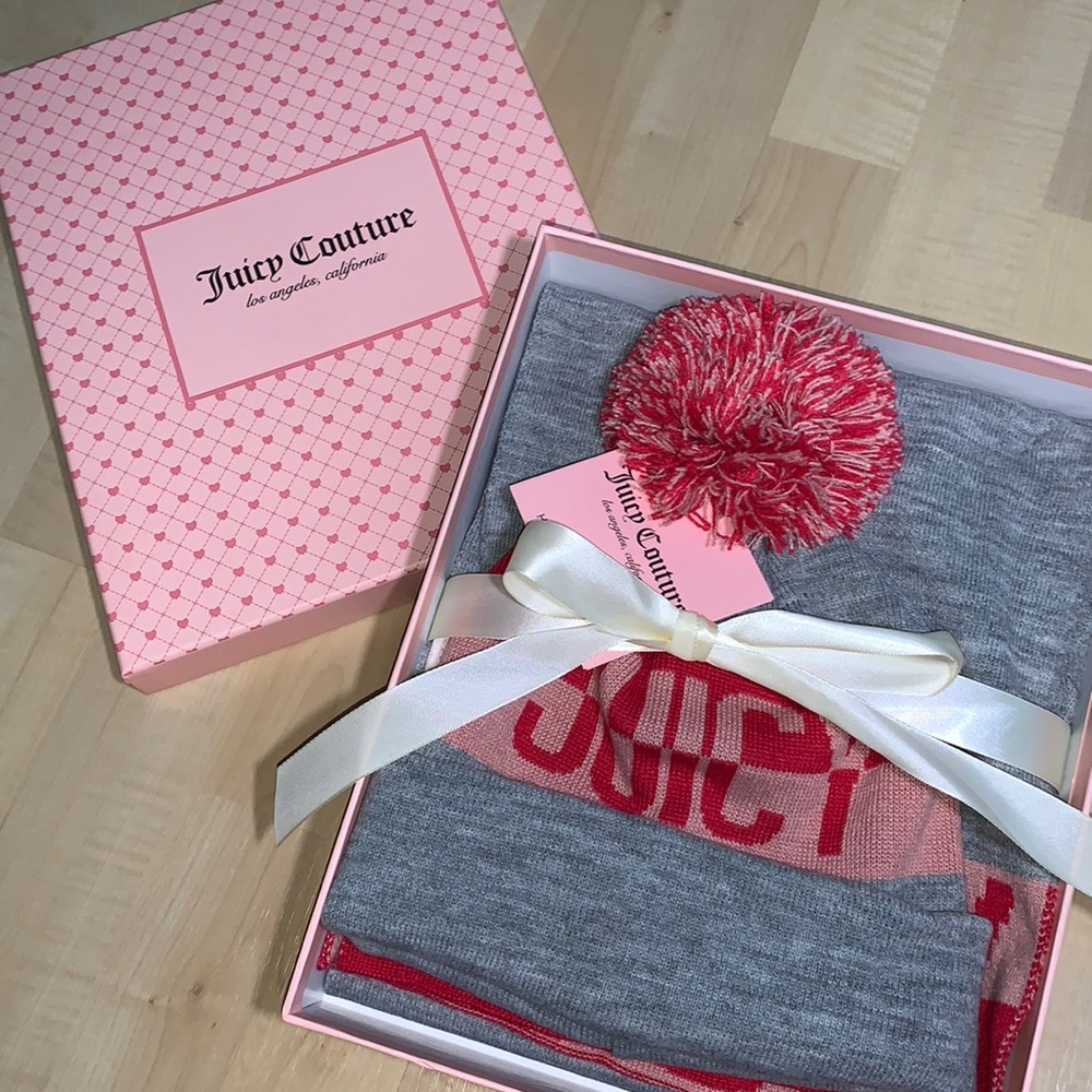 JUICY COUTURE Pom Hat Toque and Scarf Gift Set in box